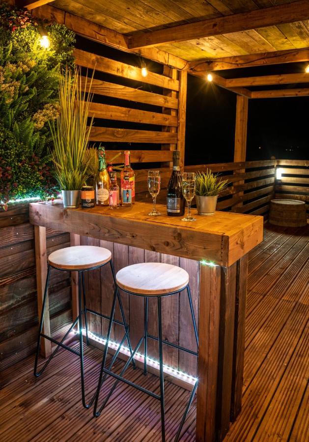 Hillside View Shepherds Hut - Ockeridge Rural Retreats Little Witley 외부 사진